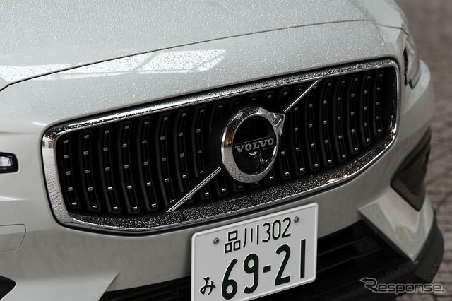 ボルボ V60クロスカントリー T5