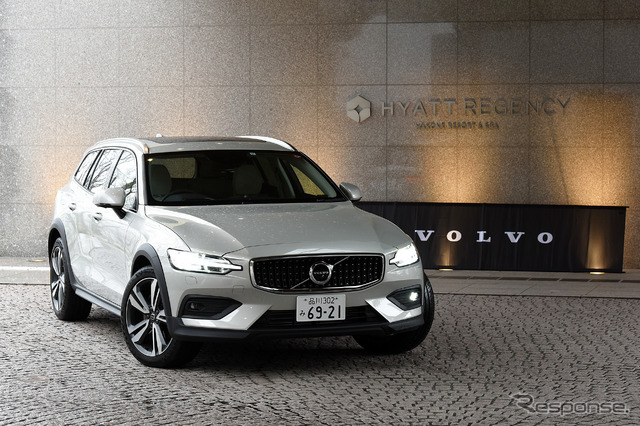 ボルボ V60クロスカントリー T5