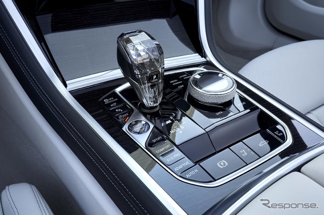 BMW 8シリーズコンバーチブル(M850i xDriveコンバーチブル)