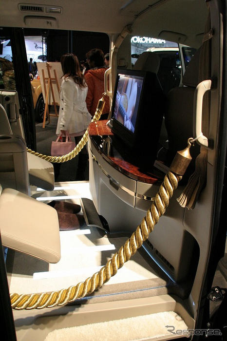 【東京オートサロン08】写真蔵…三菱 デリカD:5 ROADEST EXECUTIVE