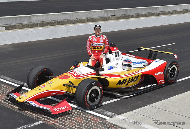 通常シリーズ戦とは異なるカラーリングで登場の#30 佐藤琢磨(予選14位)。