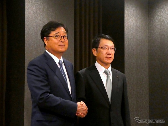 三菱自動車の益子現CEOと加藤新CEO