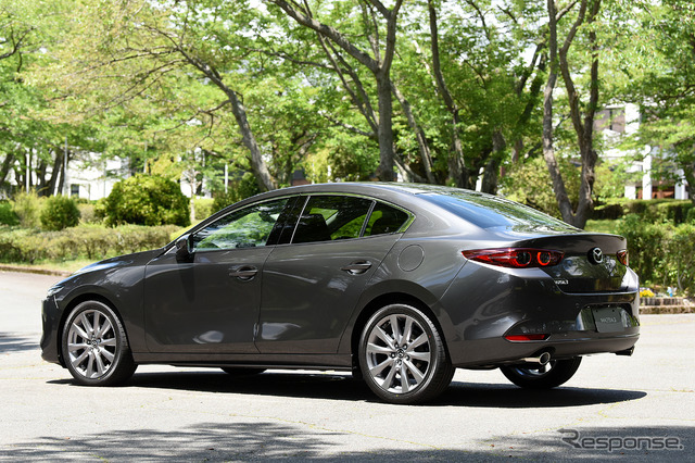 新型 マツダ3 セダン 20S L Package(マシーングレープレミアムメタリック)