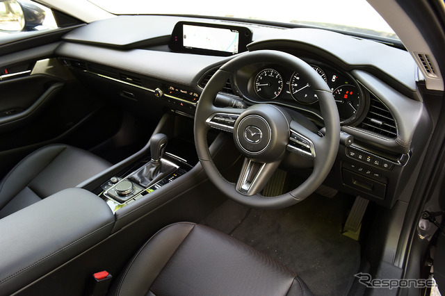 新型 マツダ3 セダン 20S L Package(黒革仕様)