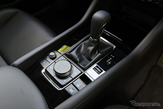新型 マツダ3 セダン 20S L Package(黒革仕様)