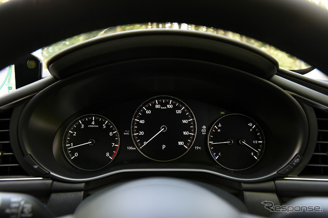 新型 マツダ3 セダン 20S L Package(黒革仕様)