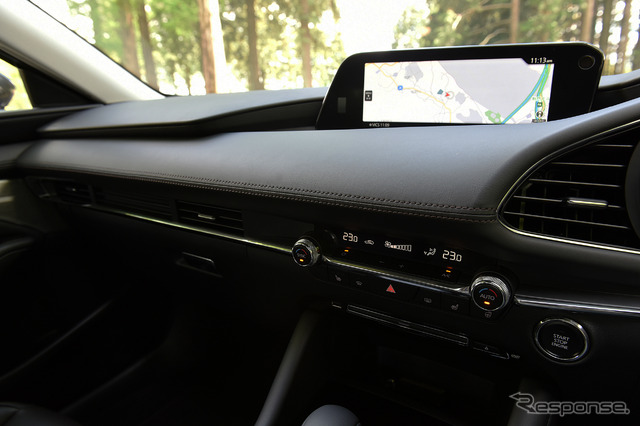 新型 マツダ3 セダン 20S L Package(黒革仕様)