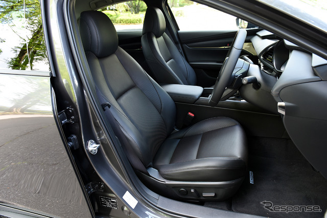 新型 マツダ3 セダン 20S L Package(黒革仕様)