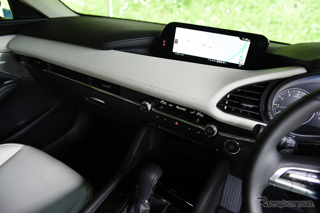新型 マツダ3 セダン 20S L Package(白革仕様)