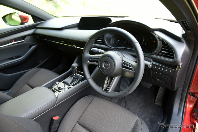 新型 マツダ3 ファストバック XD PROACTIV Touring Selection(黒布仕様)