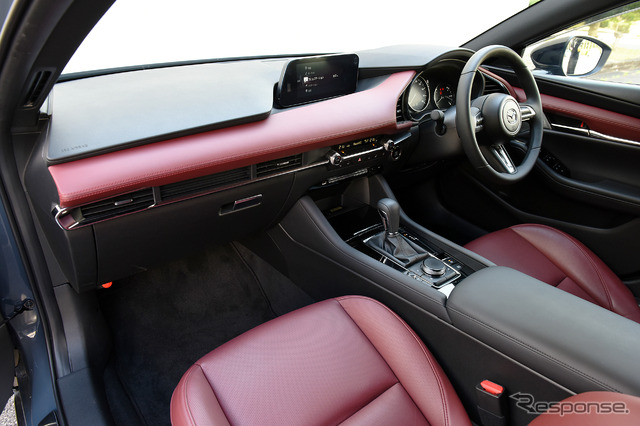 新型 マツダ3 ファストバック SIGNATURE STYLE XD Burgundy Selection