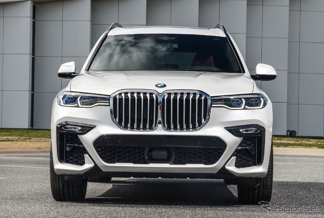 BMW X7 の「M50i」