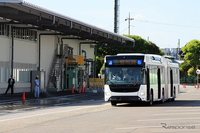 いすゞと日野が共同開発した、国産初の連節バス(2019年5月24日/ジェイ・バス宇都宮工場)