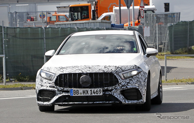 メルセデス AMG A45 新型スクープ写真　