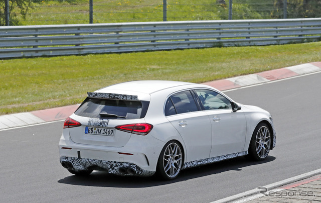 メルセデス AMG A45 新型スクープ写真　