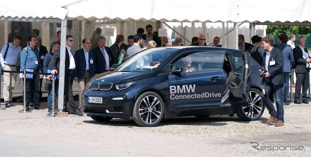 5GAAの実証実験でBMW i3 が信号機と通信し赤信号での停車を減らすことに成功