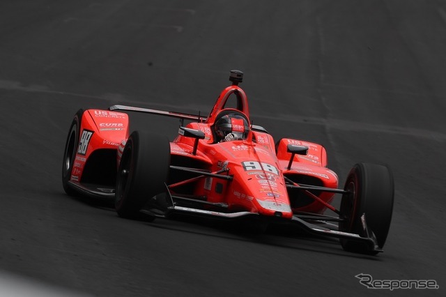 マリオ・アンドレッティ優勝50周年を記念して当時の祖父のカラーリングで走った孫、マルコ・アンドレッティ(第103回インディ500)。