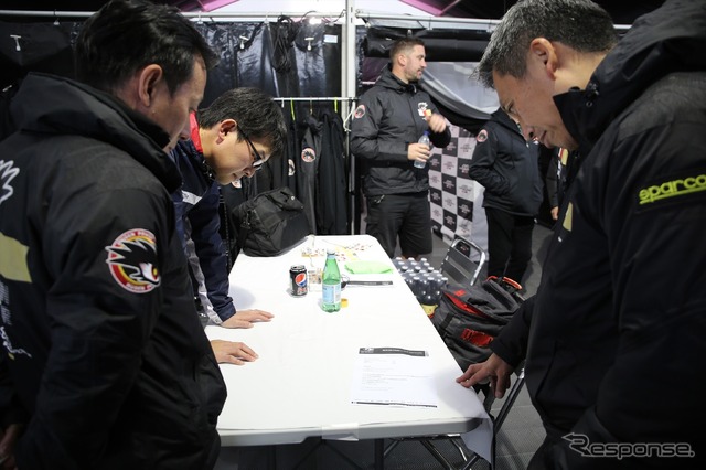 なかなか走らせることができず待ちぼうけのチーム無限(マン島TTレース2019)