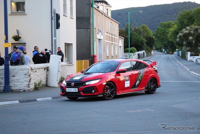 ホンダシビックType RがTTレースのマーシャルカーに(マン島TTレース2019)