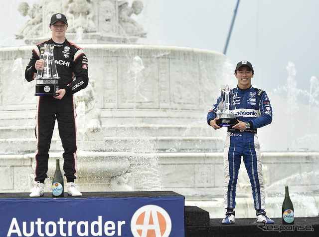 デトロイト連戦の“レース1”で佐藤琢磨(右)が3位に。優勝はニューガーデン(左)。