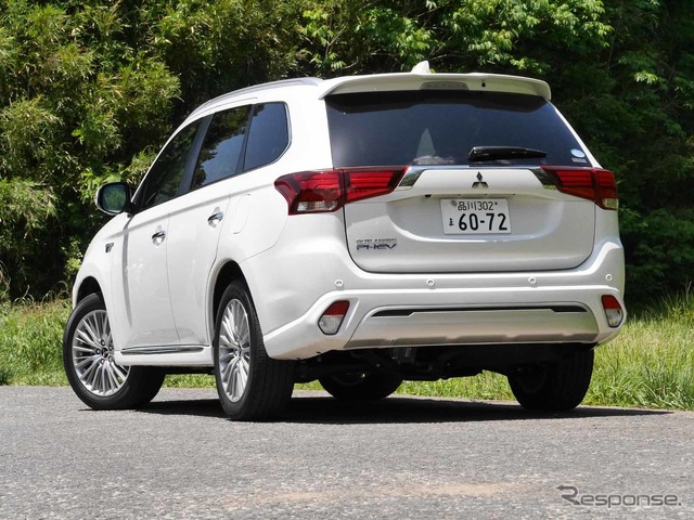三菱 アウトランダーPHEV(Sエディション)