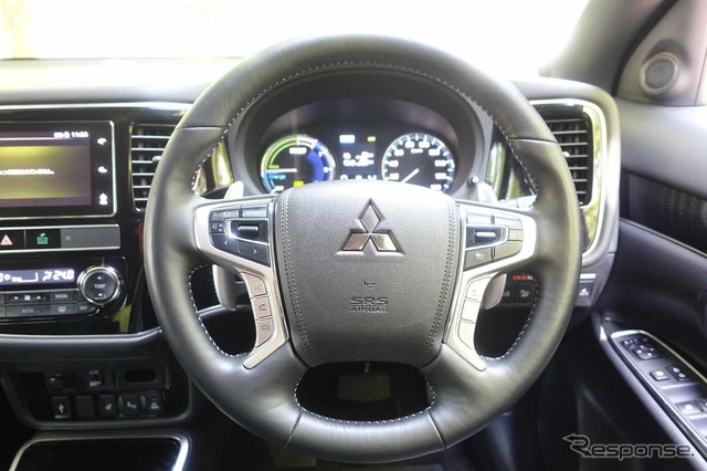 三菱 アウトランダーPHEV(Sエディション)