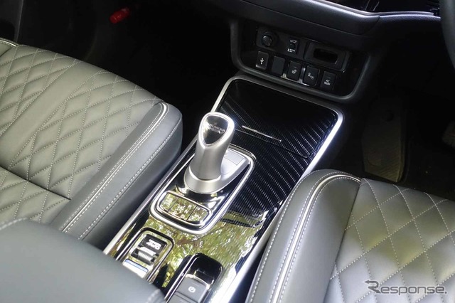 三菱 アウトランダーPHEV(Sエディション)