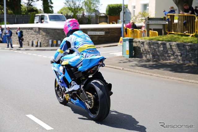 スーパースポーツのプラクティス直前のジョンストン選手(マン島TTレース2019)