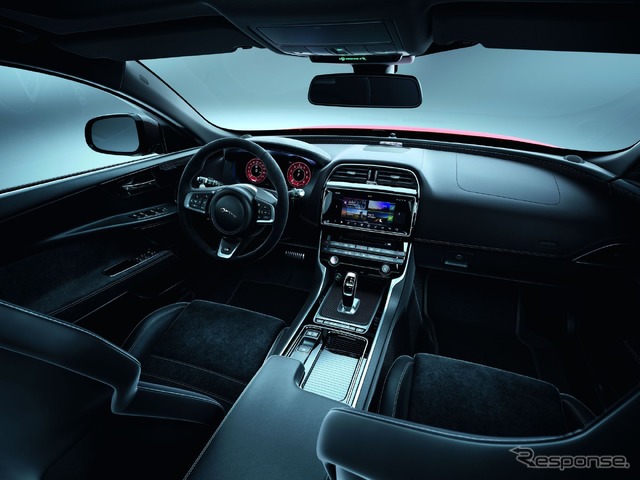 ジャガー XE SV プロジェクト8 ツーリング