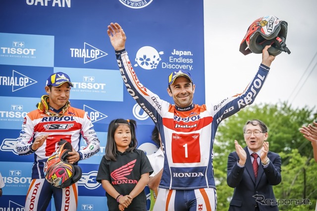 (左から)藤波貴久、トニー・ボウ(2日目)