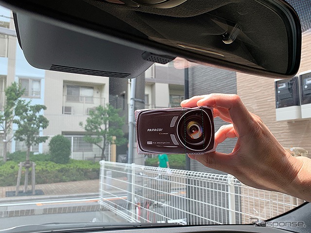 PAPAGOジャパンが提供する2カメラドライブレコーダーのペーパークラフト