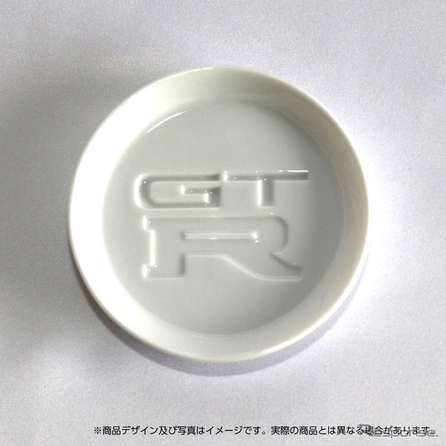 「GT-R」のエンブレムが浮かび上がる醤油皿(写真はイメージ)