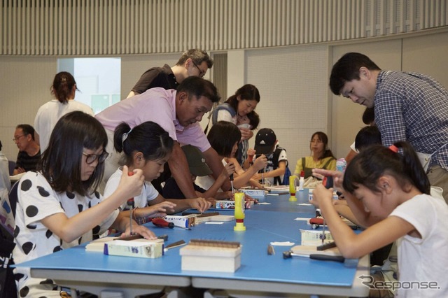 親指ピアノ「カリンバ」を作ろう（昨年の様子）