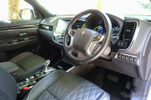 三菱 アウトランダーPHEV(Sエディション)