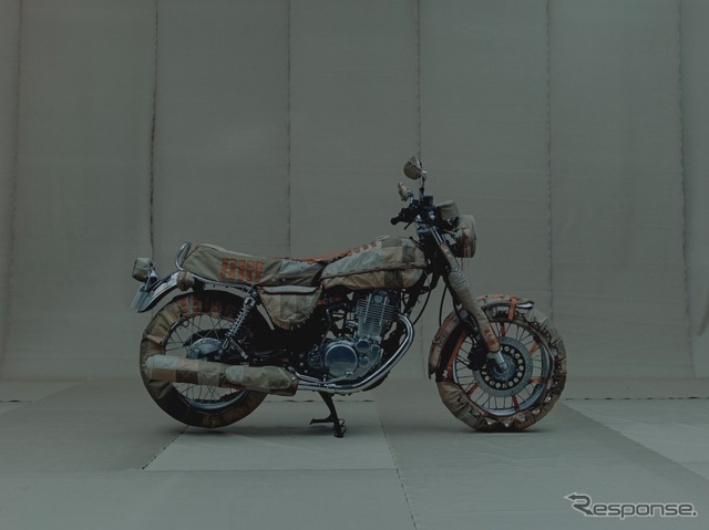 「Over」をまとった「SR400」