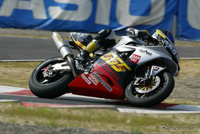 ホンダCBR954RR（2003年鈴鹿8耐）、ライダーは高橋裕紀選手。