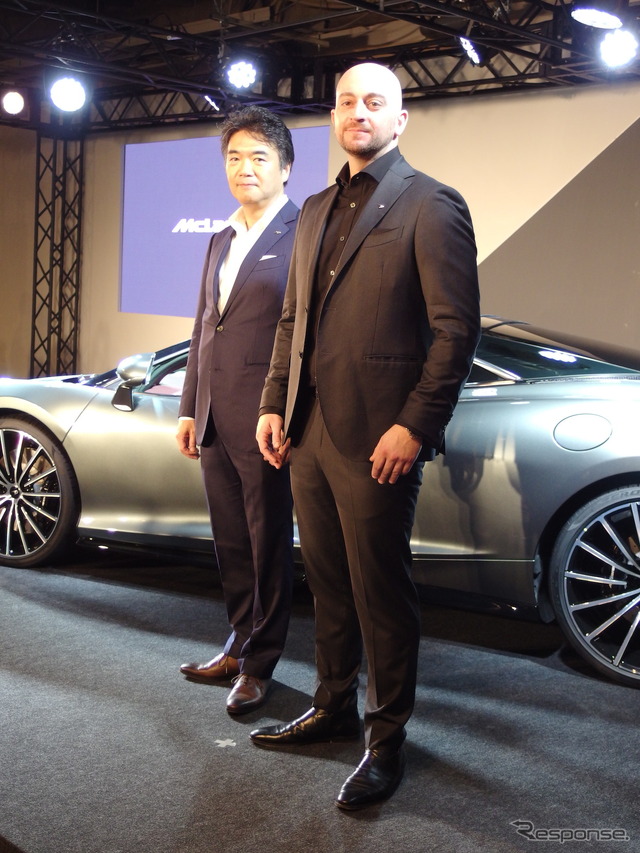 マクラーレン・オートモーティブ・アジア日本支社正本嘉宏代表(向かって左)とチーフデザイナーのゴラン・オズボルト氏(日本発表会)