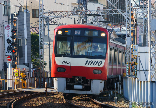 京急では平日の朝通勤時間帯の上り普通列車を利用した際にポイントを付与する「KQスタんぽ」を実施。