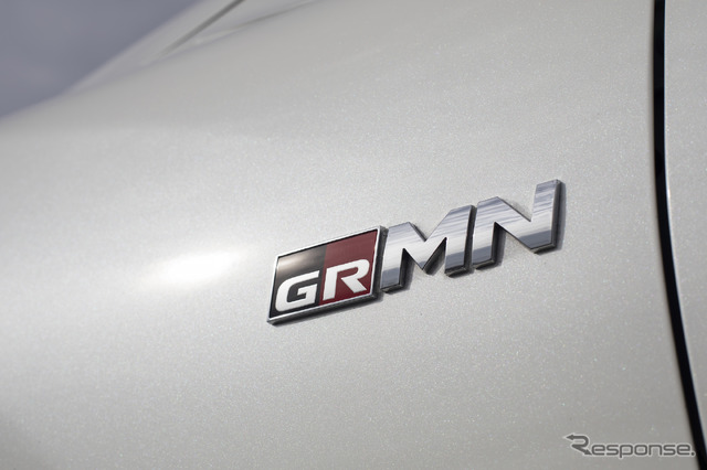 GRMNのエンブレム（写真はマークX GRMN）