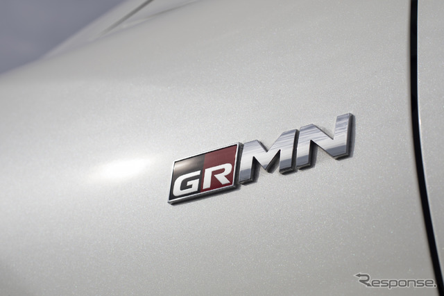 GRMNのエンブレム(写真はマークX GRMN)