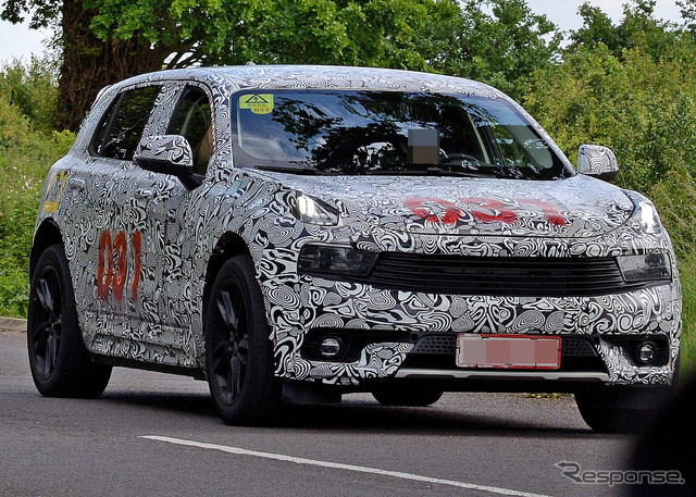 ロータス初のクロスオーバーSUV 開発車両(スクープ写真)