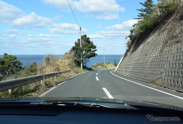 国道9号線山陰道の旧道を行く。北陸の国道8号線ほどではないが、自動車専用道路ができる前の物流、交通がきわめて厳しいものであったであろうことが伺えた。