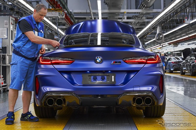 BMW M8 クーペ の量産第一号車