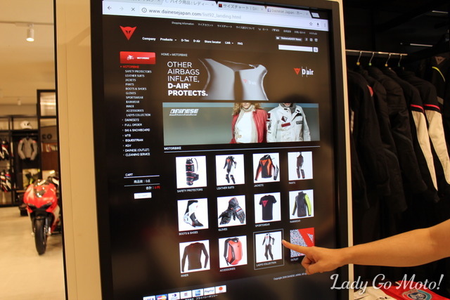 デジタルサイネージでは、商品のラインナップなどが確認できる
