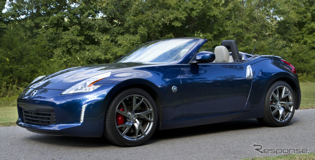 日産370Zロードスター(フェアレディZロードスターに相当)