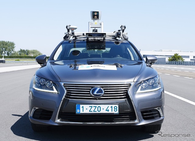 トヨタの自動運転プロトタイプ車(先代レクサスLSベース)