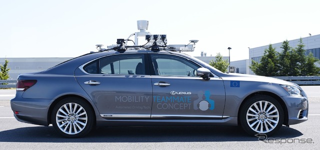 トヨタの自動運転プロトタイプ車(先代レクサスLSベース)