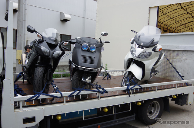 バイクの形状はさまざまなので積載車への積み方にもこだわりが