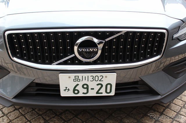 ボルボ V60 クロスカントリー T5 AWD PRO