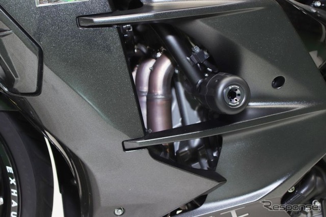 ACTIVE Ninja H2/H2 SX（18-19）用フレームスライダー